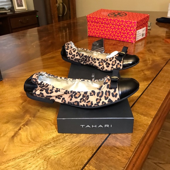 Tahari Gibson Flats Women’s Size 7 1/2 - Picture 2 of 8